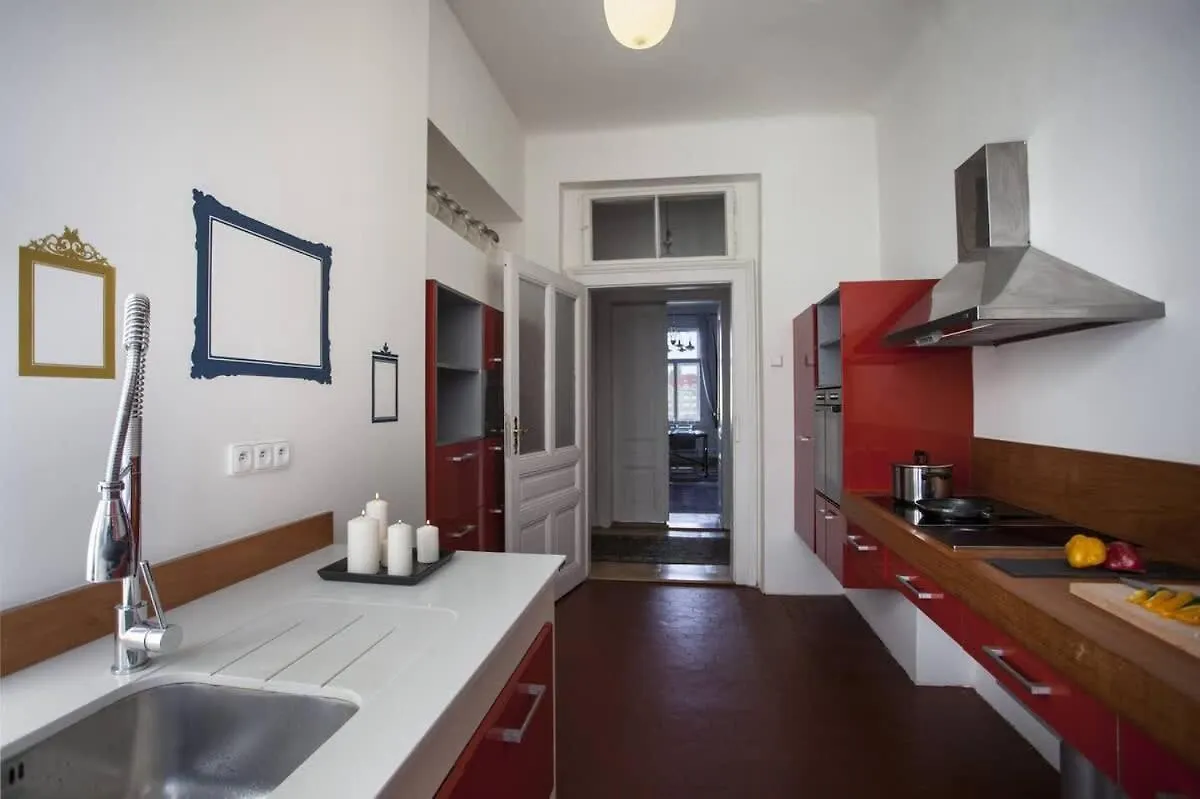 Stunning Riverview Apartment Prague