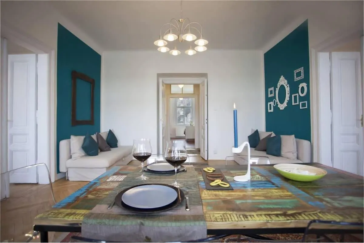 Stunning Riverview Apartment Prague
