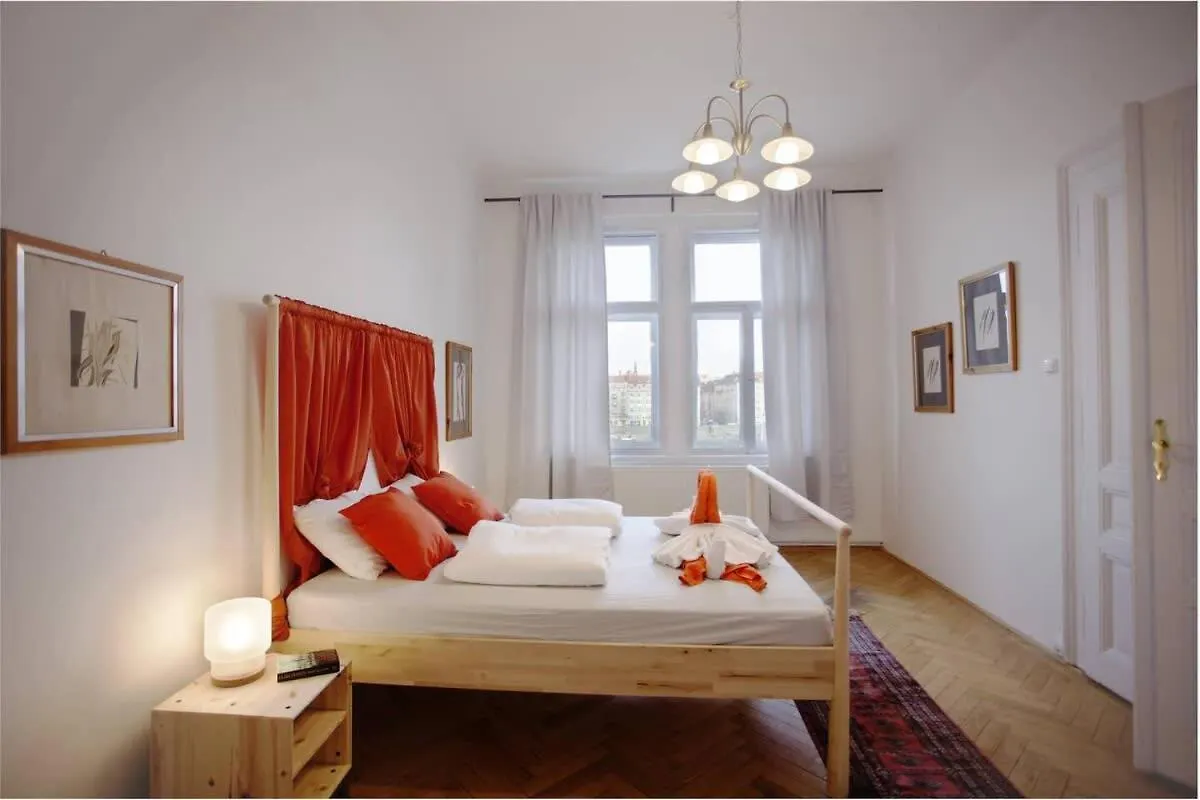 Stunning Riverview Apartment Prague