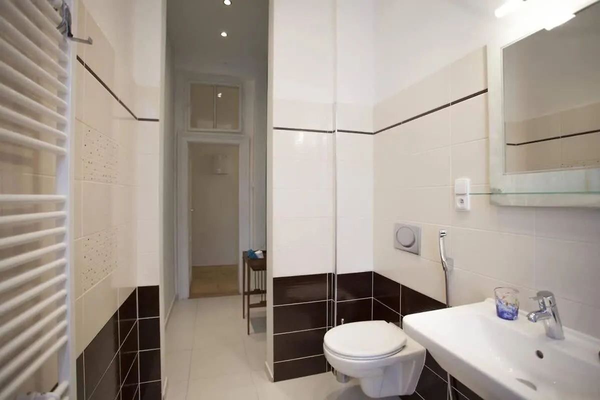 Stunning Riverview Apartment Prague