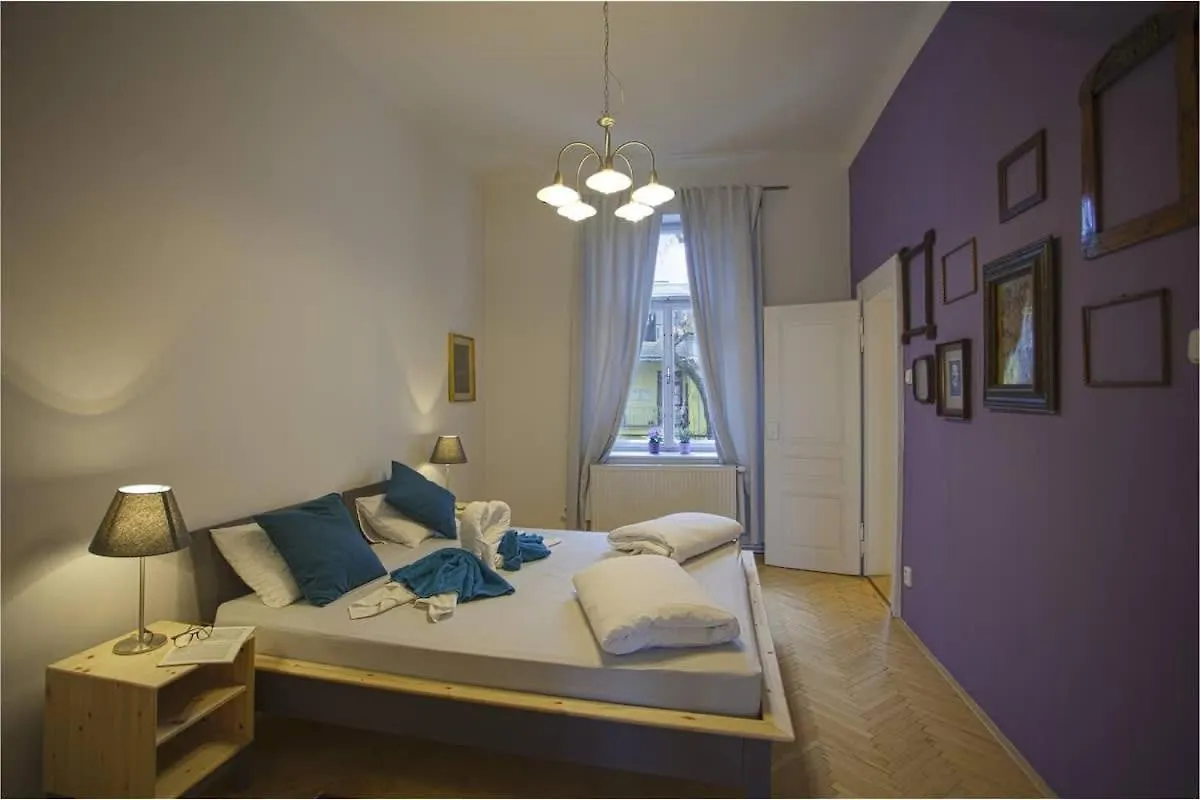 Stunning Riverview Apartment Prague