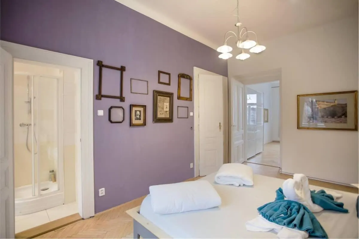 Stunning Riverview Apartment Prague 0*,