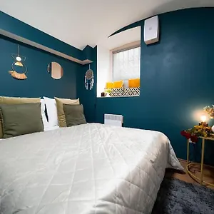 Secret Economy Oasis Apartament